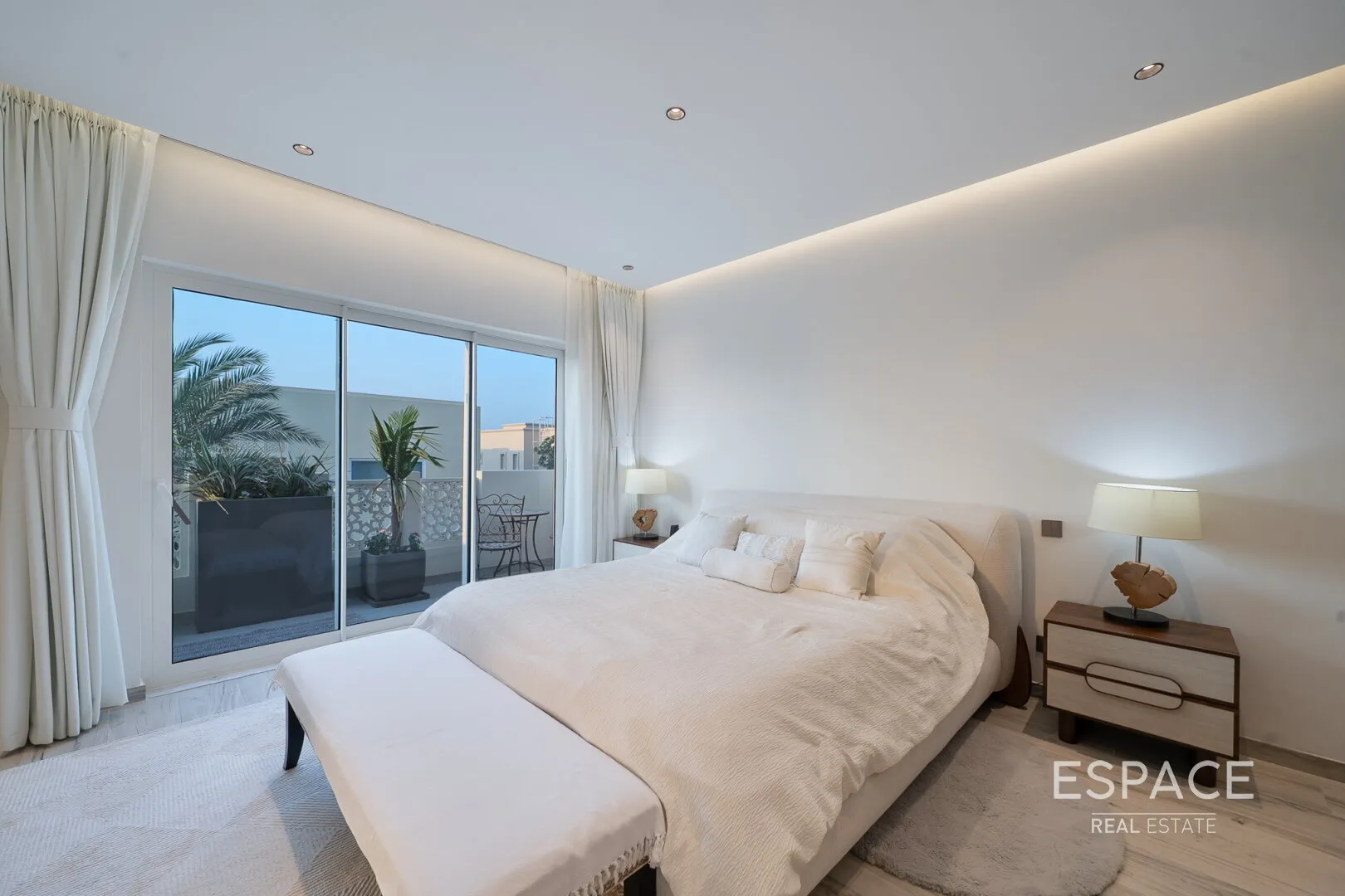 PropertiesGalleryCamera