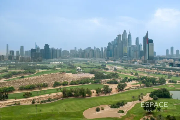 Links West, The Views, Dubai - Espace