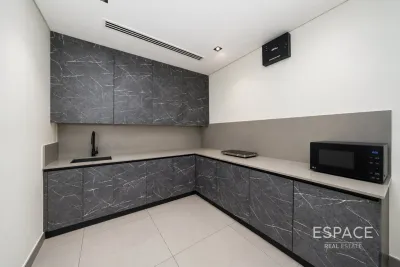 Iris Bay, Business Bay, Dubai - Espace