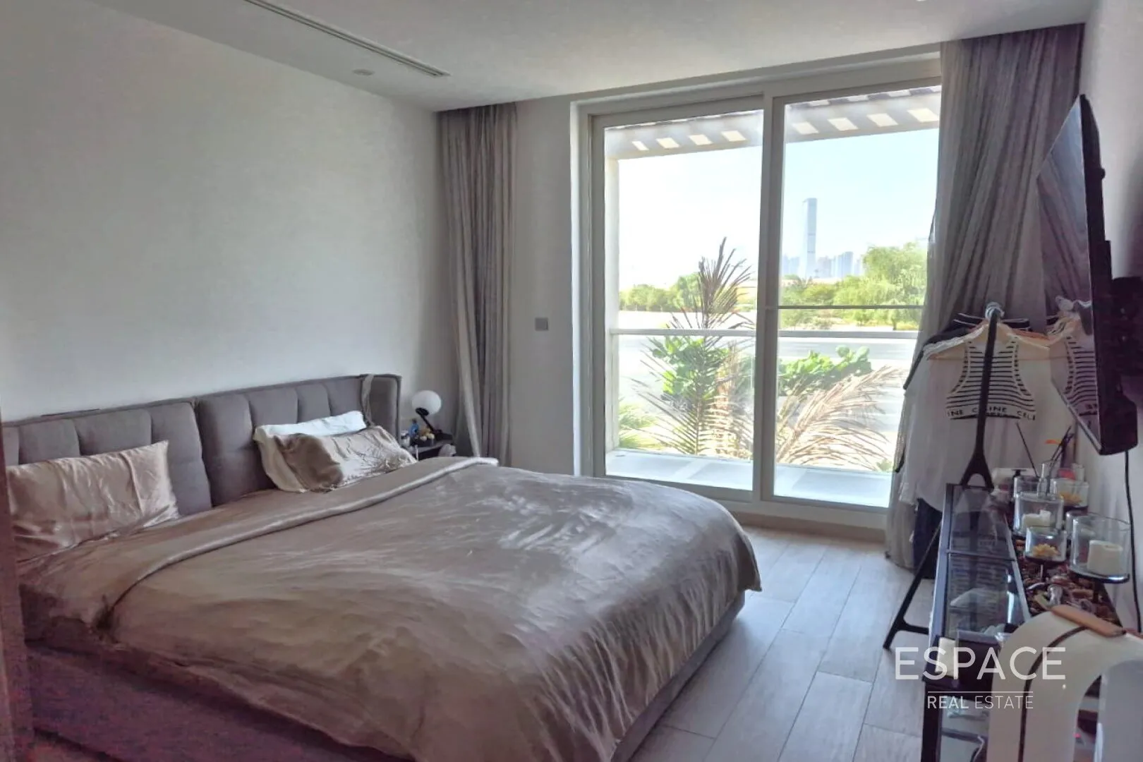 PropertiesGalleryCamera