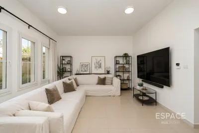 Springs 2, Springs, Dubai - Espace