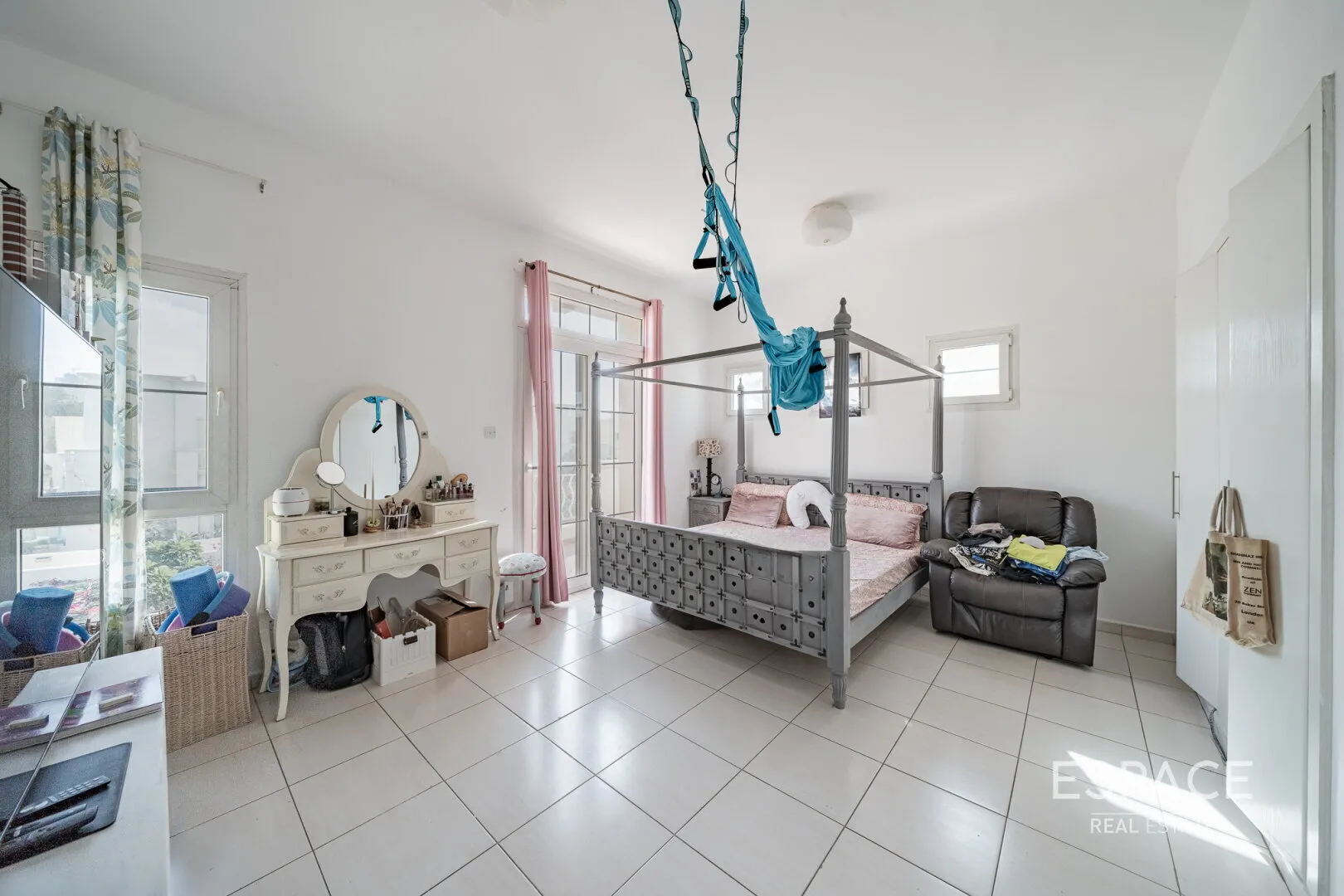 PropertiesGalleryCamera