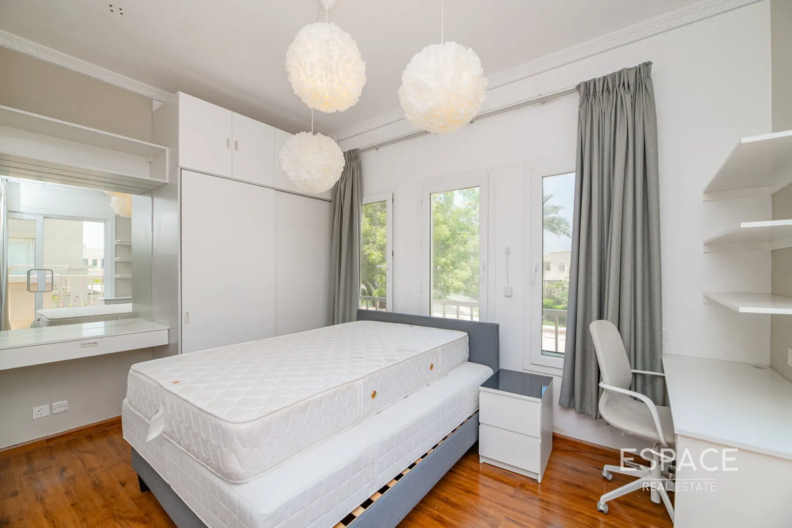 PropertiesGalleryCamera