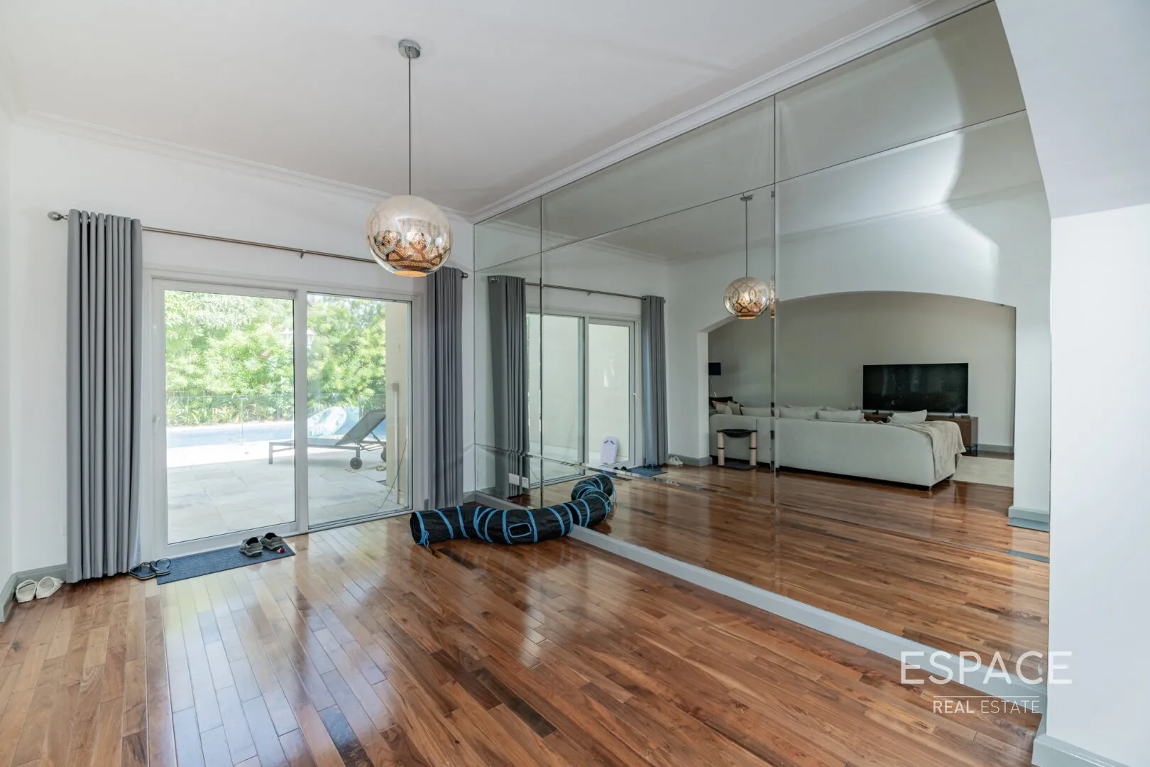 PropertiesGalleryCamera
