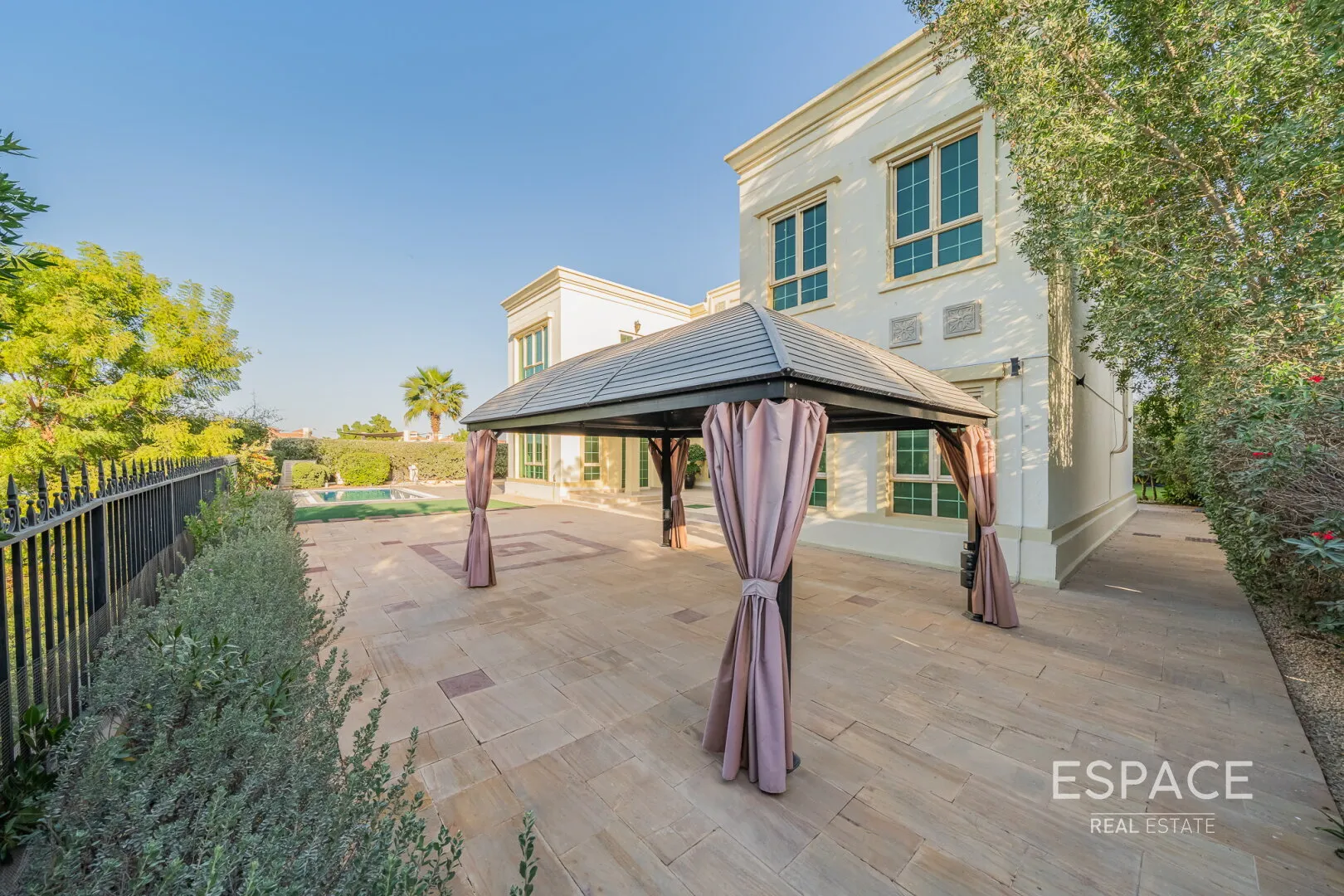 PropertiesGalleryCamera