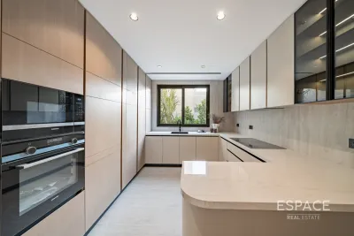Deema 3, Lakes, Dubai - Espace
