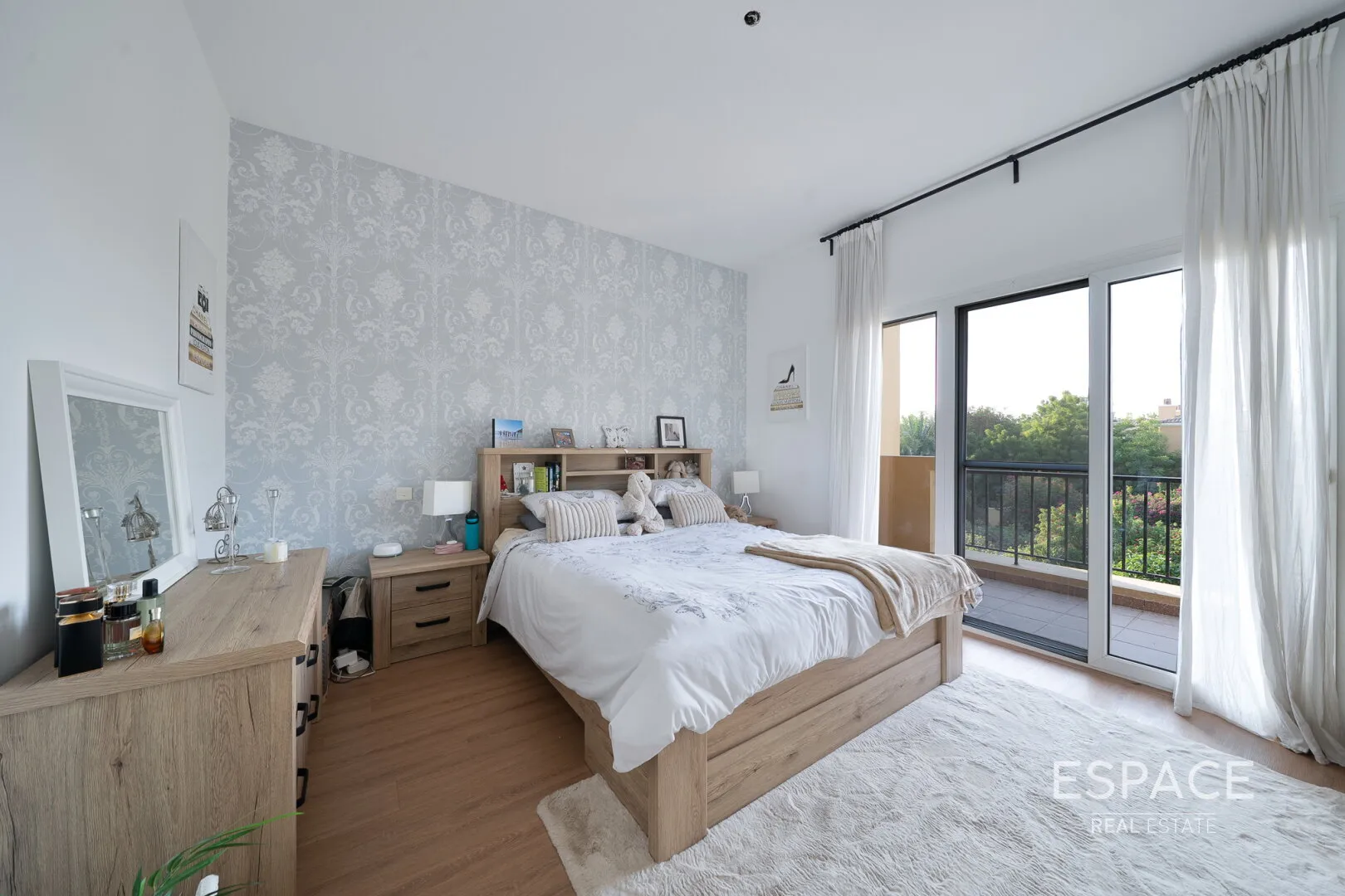 PropertiesGalleryCamera
