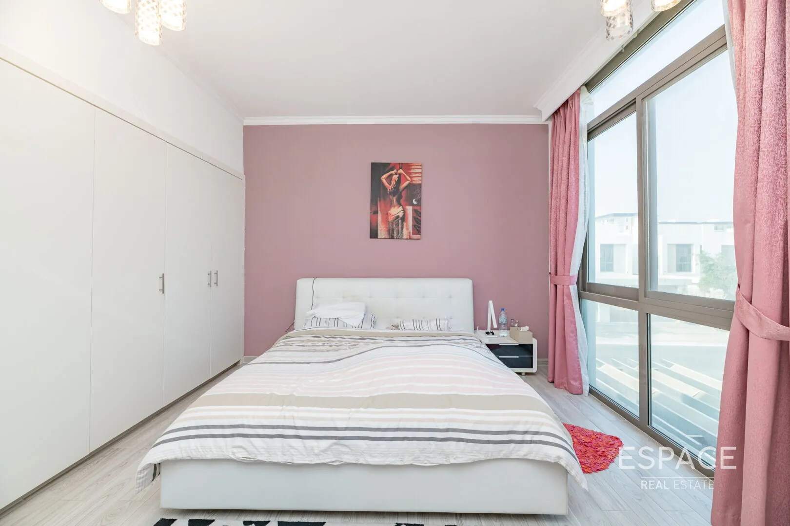 single static gallery