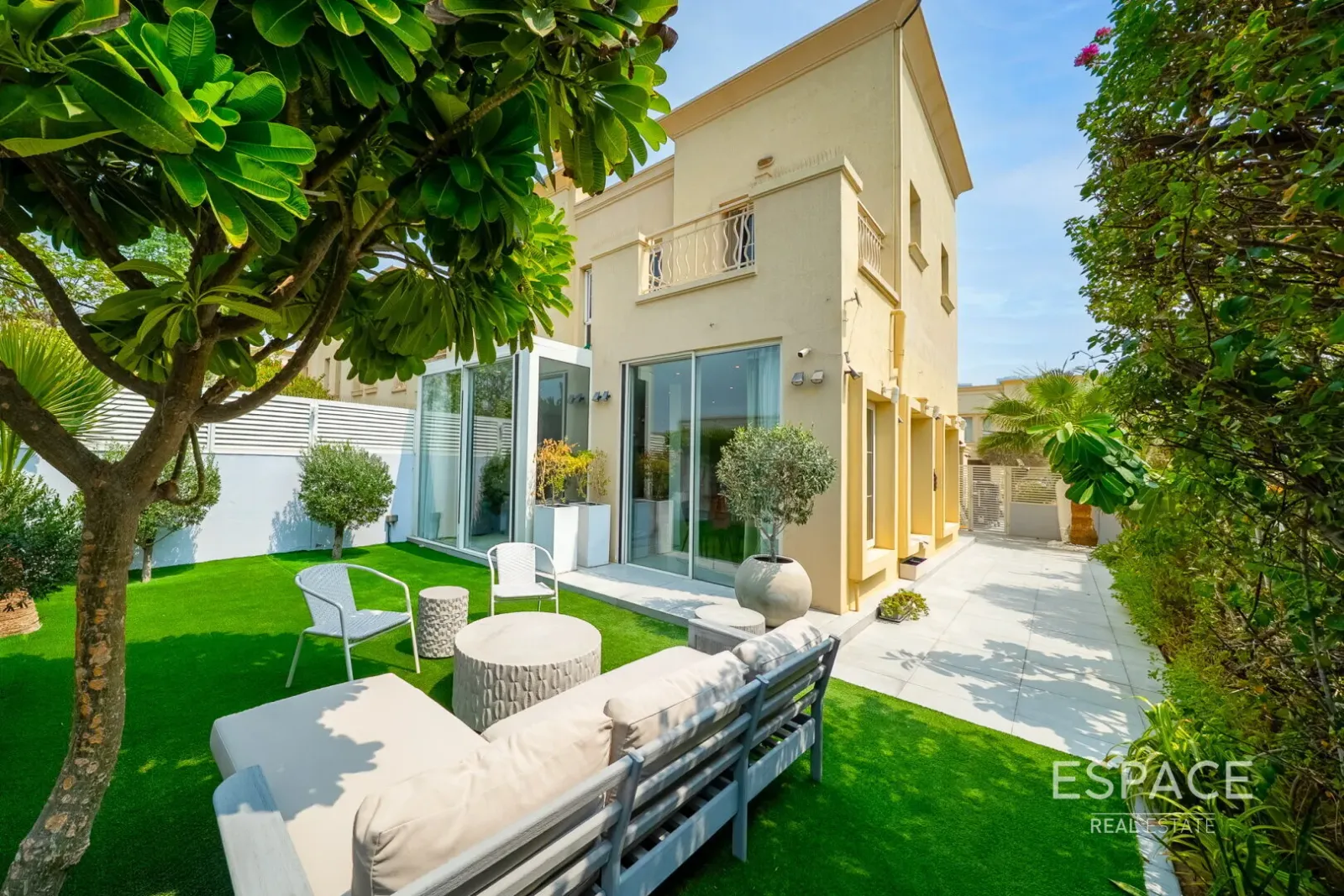 PropertiesGalleryCamera