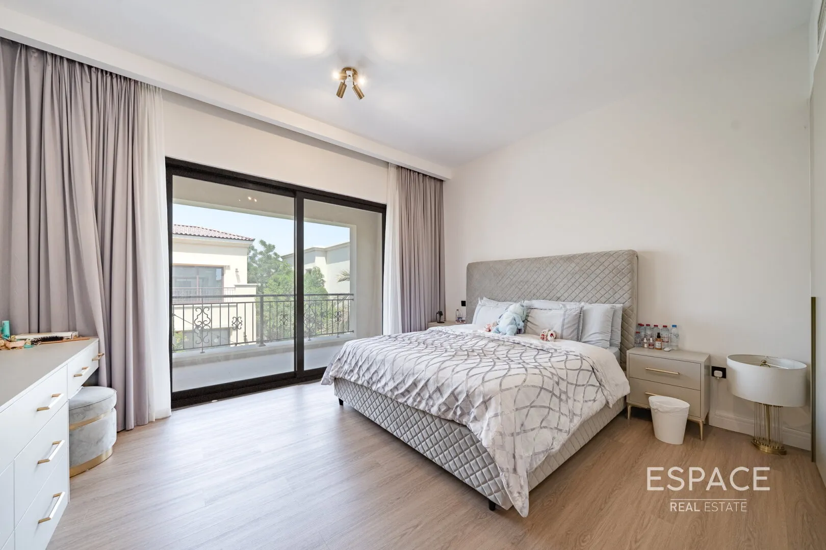 PropertiesGalleryCamera