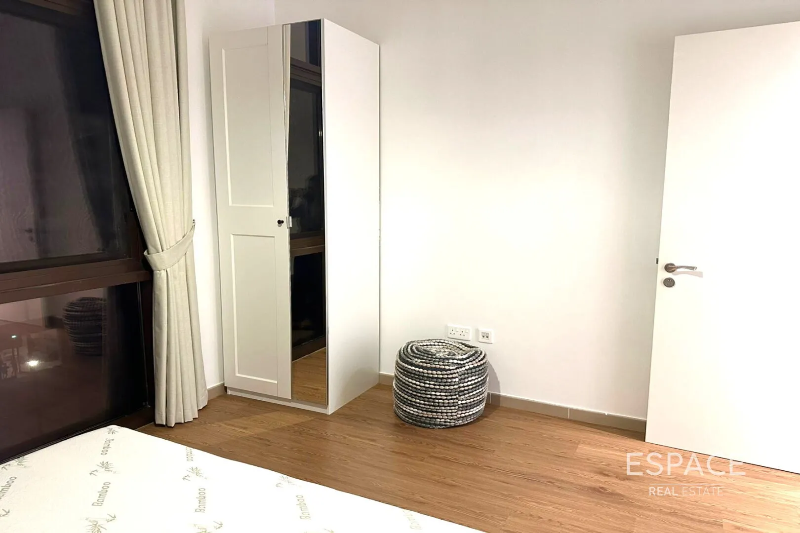 single static gallery