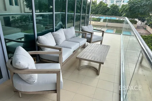 Golf Towers 2, The Views, Dubai - Espace