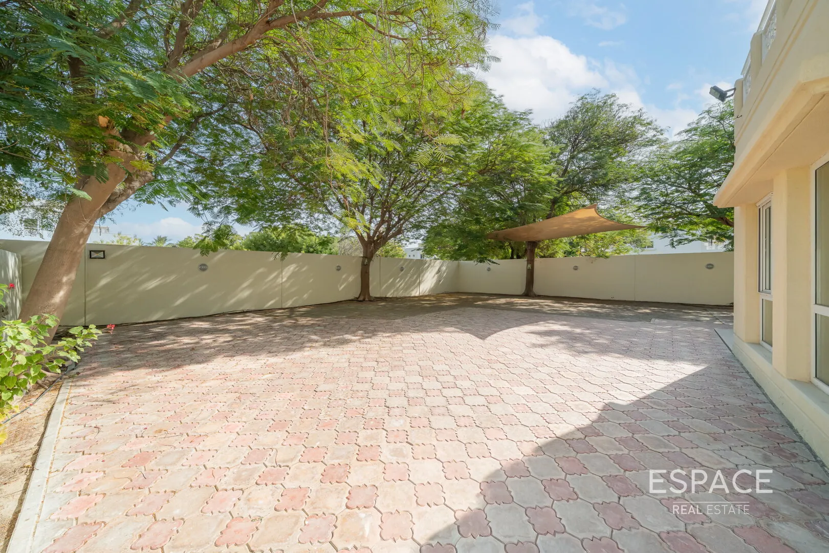 PropertiesGalleryCamera