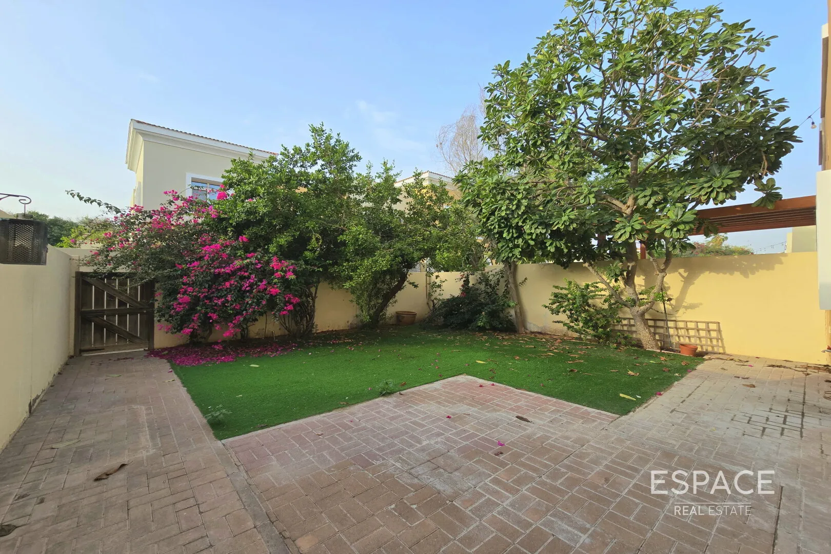 PropertiesGalleryCamera