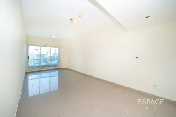 Lakepoint, Jumeirah Lake Towers, Dubai - Espace