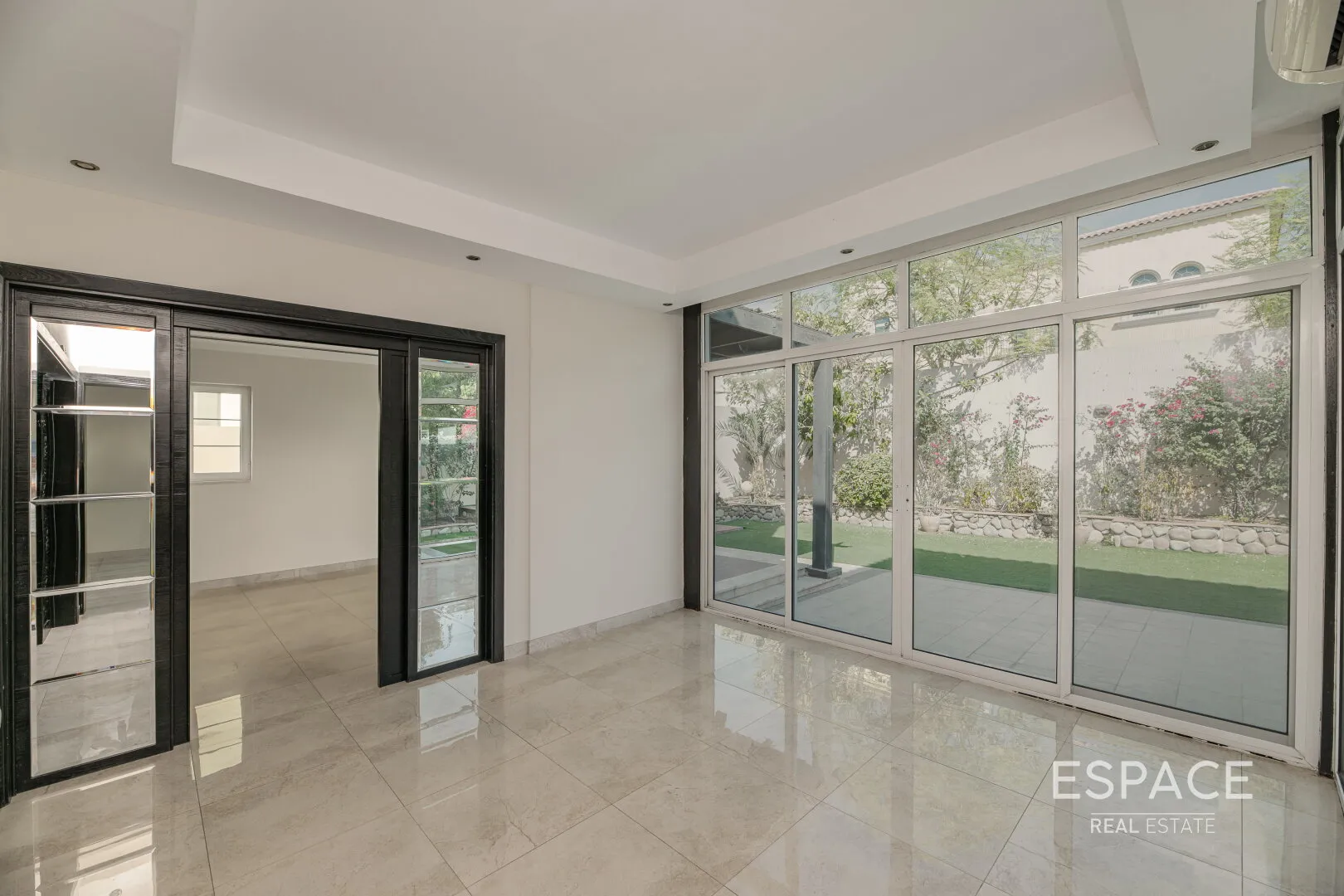 single static gallery