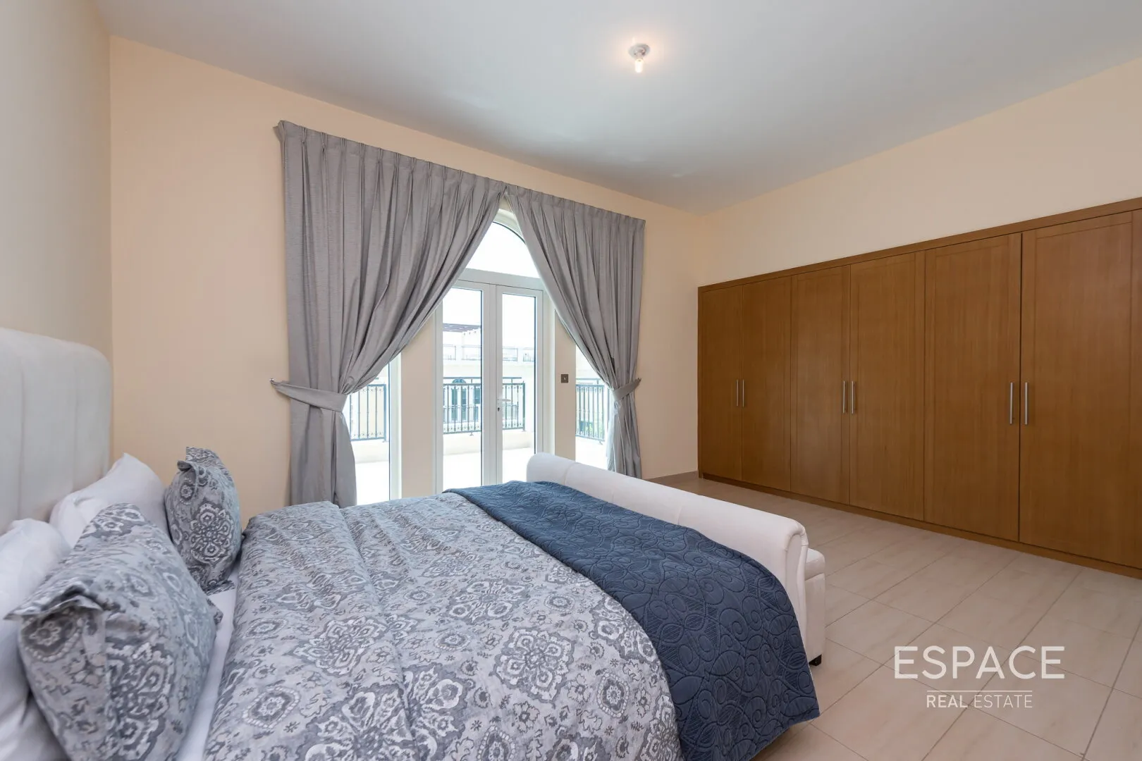 PropertiesGalleryCamera