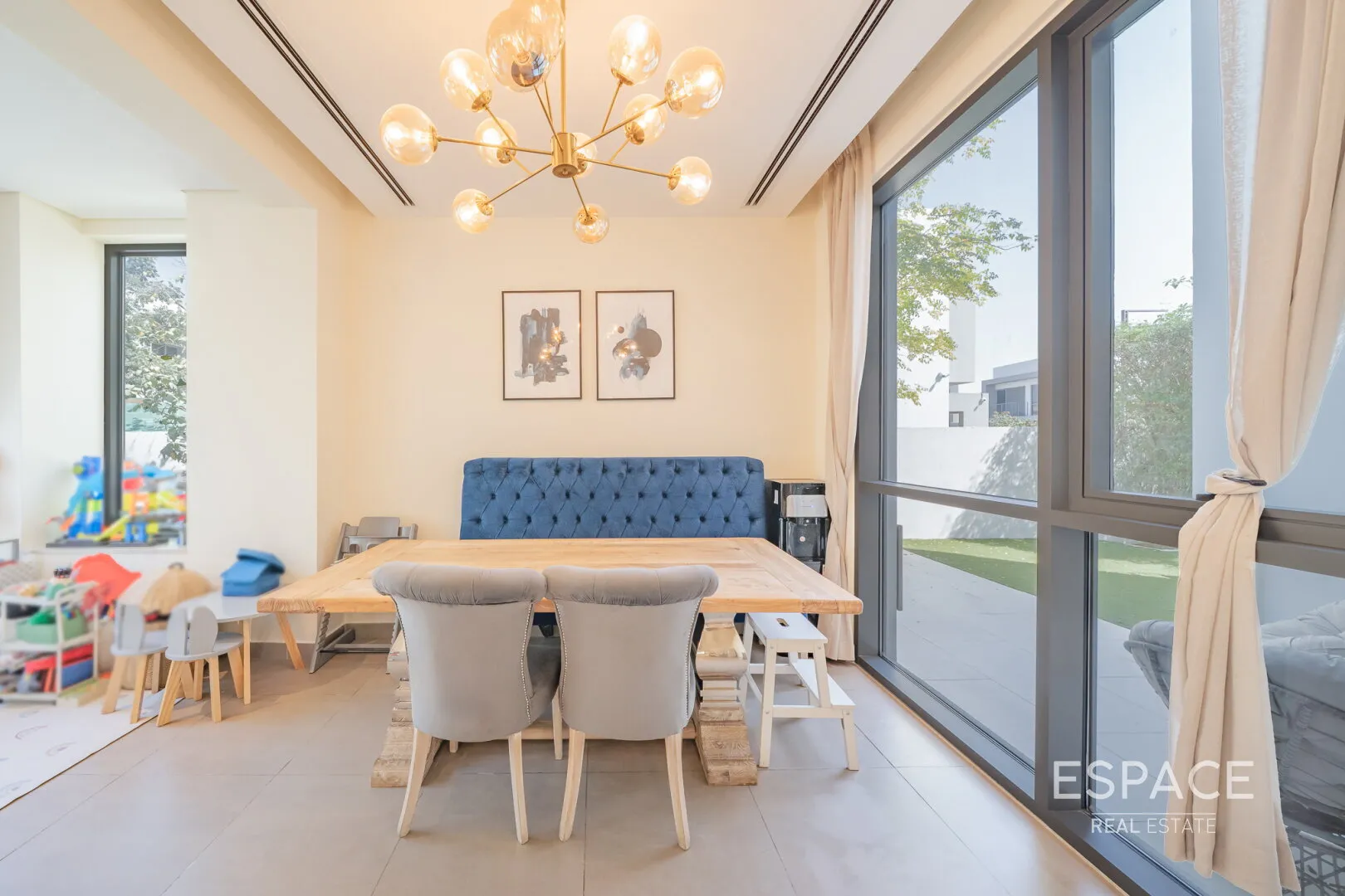 single static gallery