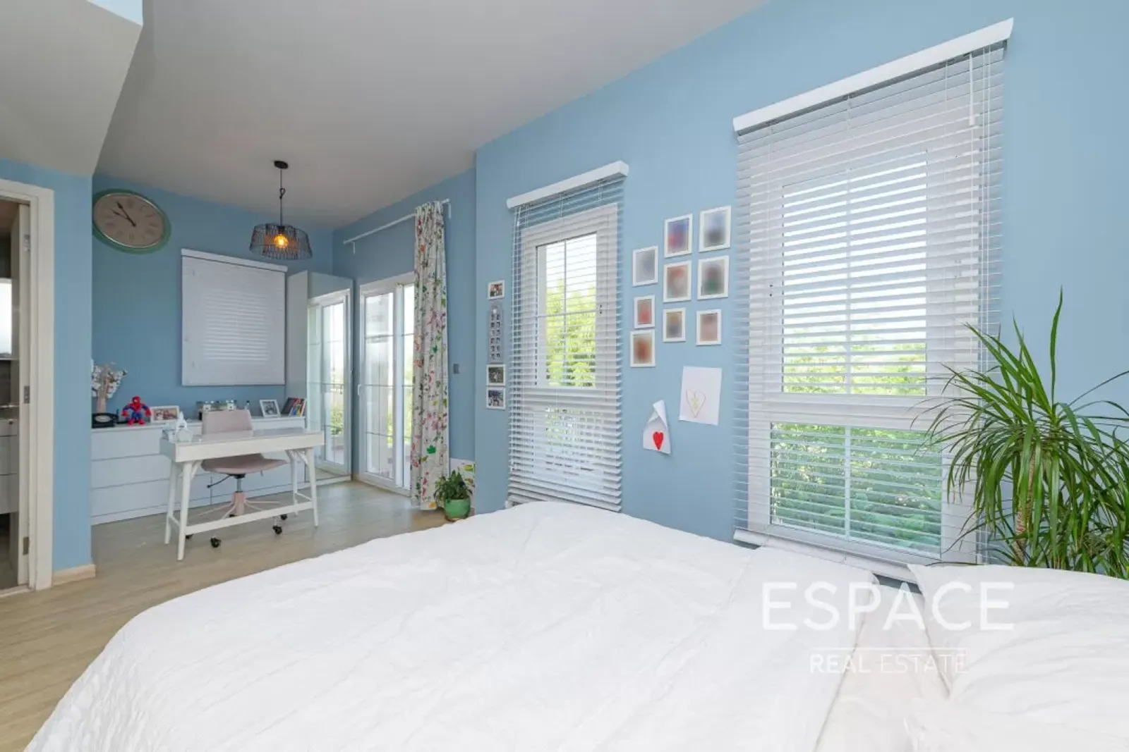 PropertiesGalleryCamera