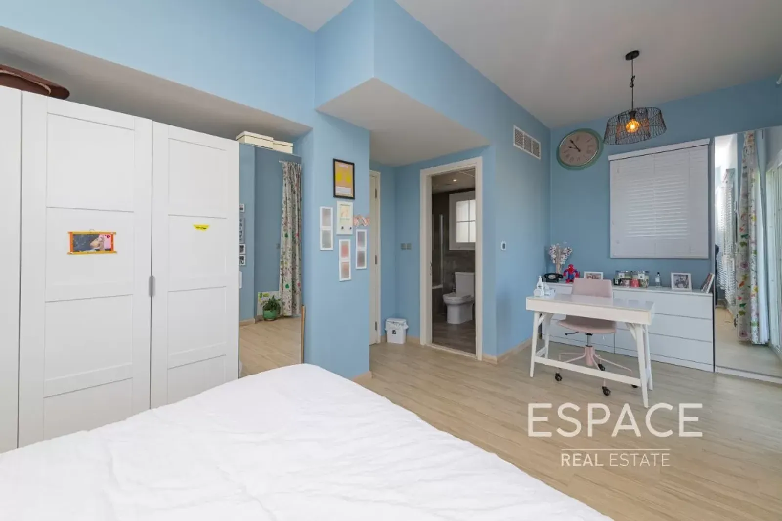 PropertiesGalleryCamera