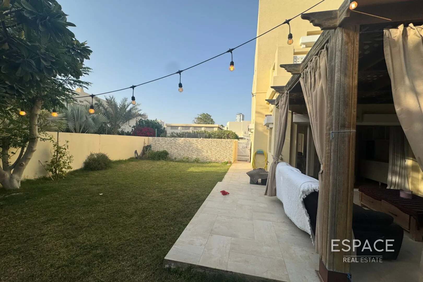 single static gallery