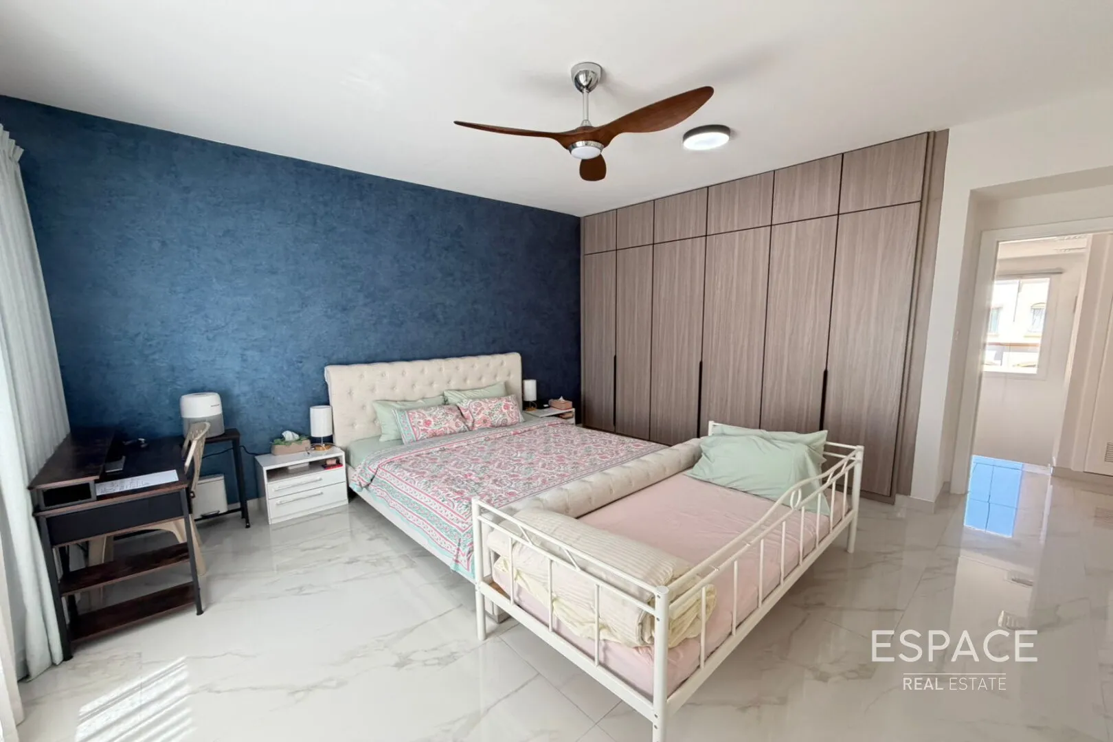 PropertiesGalleryCamera