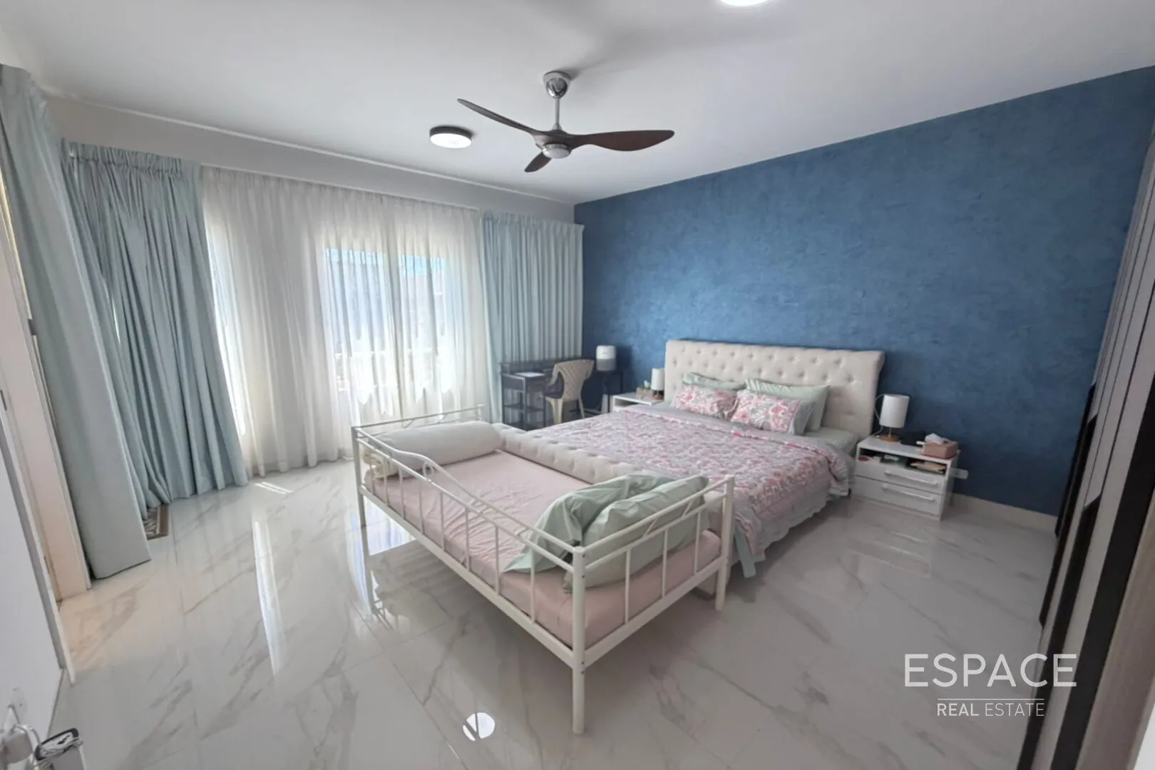 PropertiesGalleryCamera