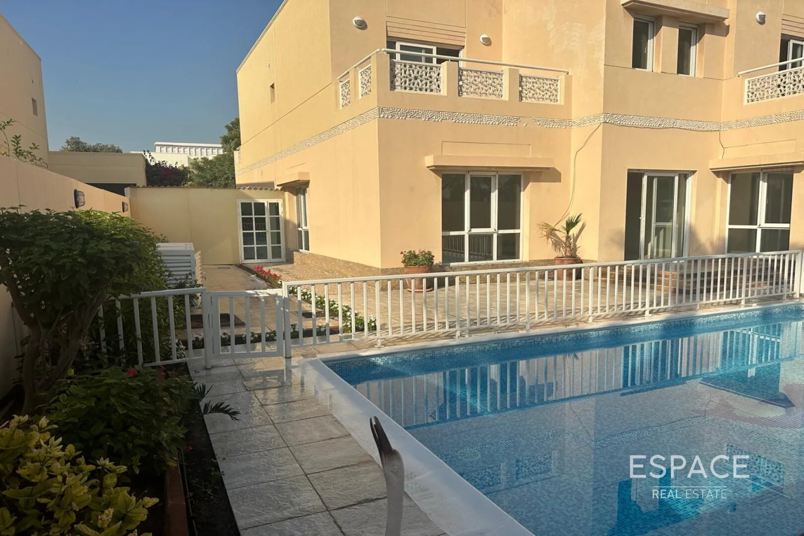 single static gallery