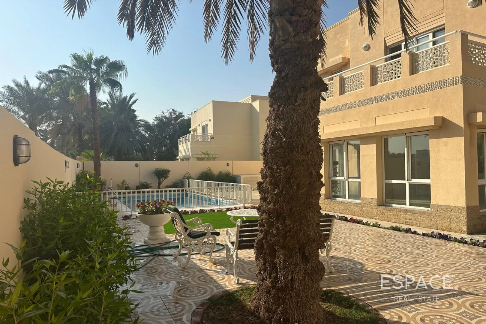 single static gallery