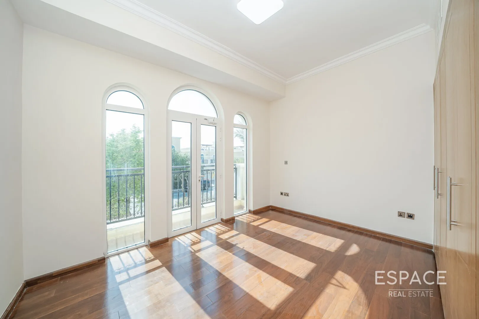 PropertiesGalleryCamera