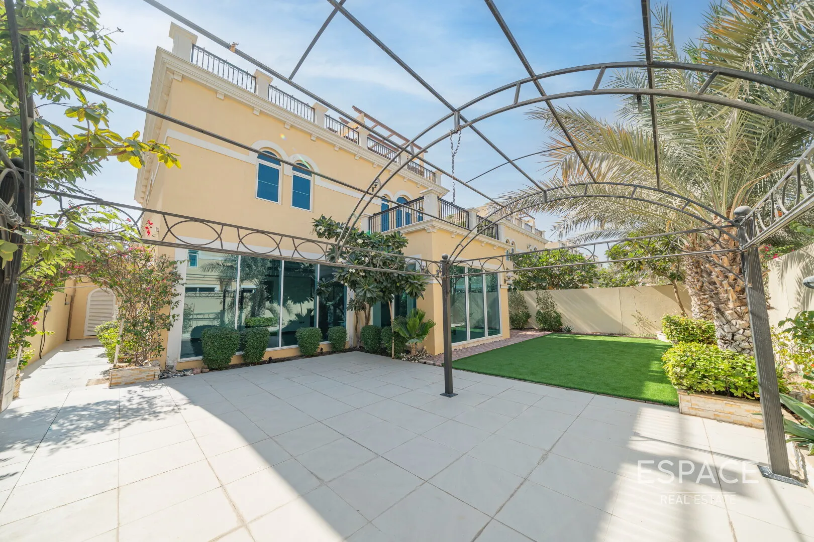 PropertiesGalleryCamera