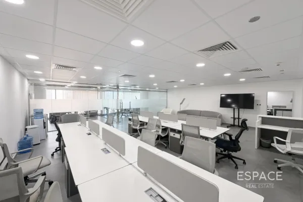 Opal Tower, Business Bay, Dubai - Espace