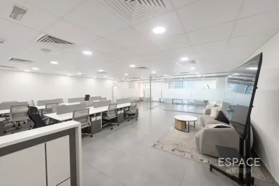 Opal Tower, Business Bay, Dubai - Espace
