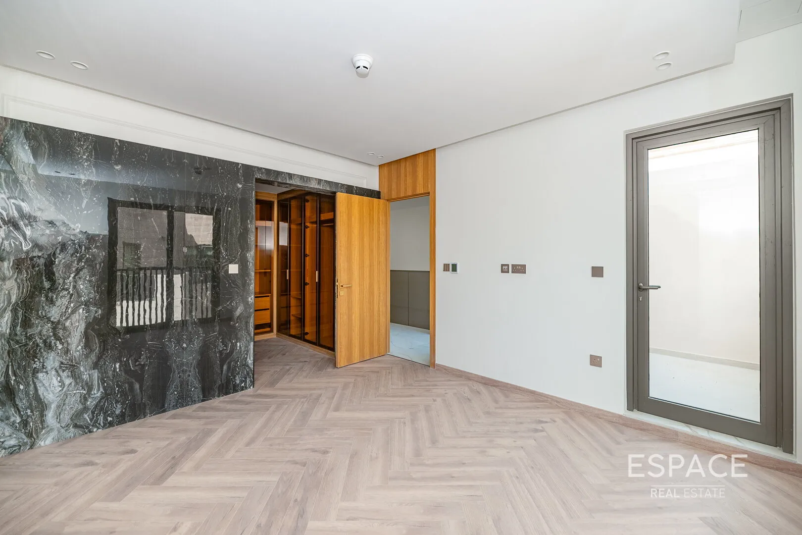 PropertiesGalleryCamera
