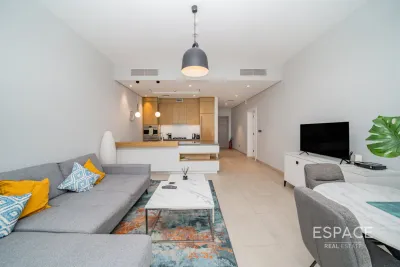 Serenia Residences West, Palm Jumeirah, Dubai - Espace