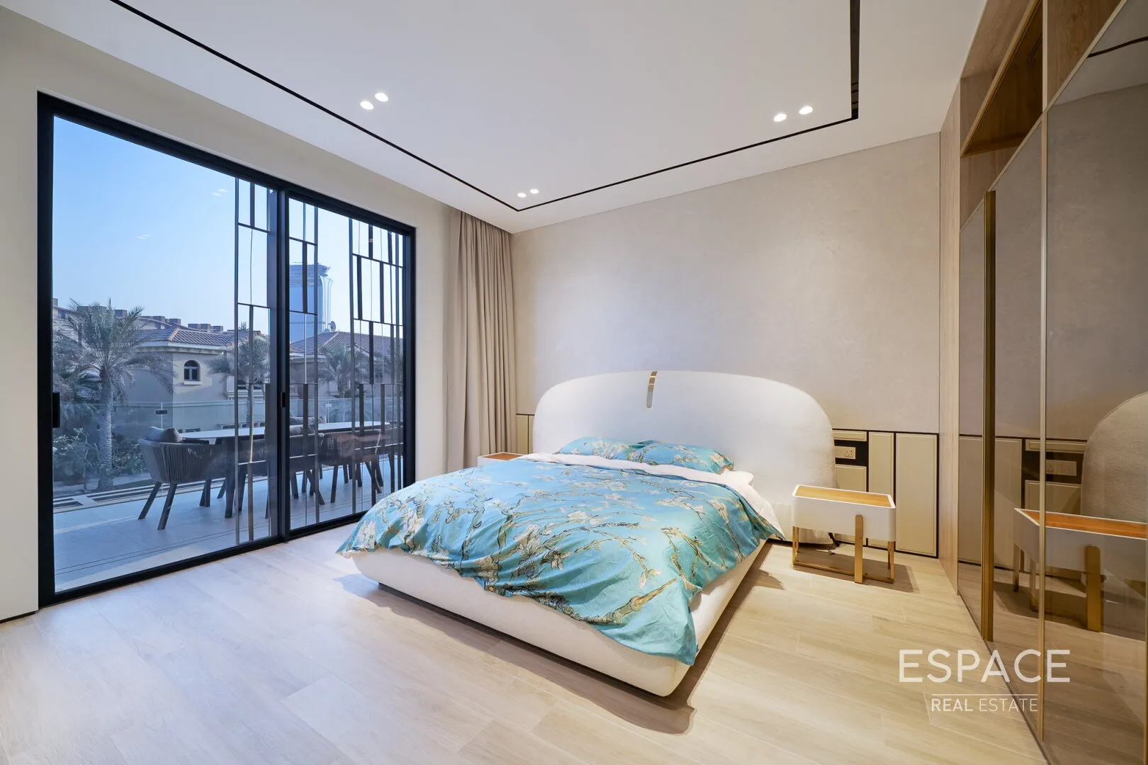 PropertiesGalleryCamera