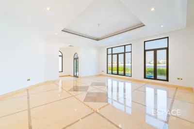 Frond E, Palm Jumeirah, Dubai - Espace