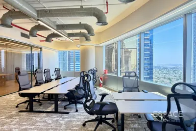 Gold Tower, Jumeirah Lake Towers, Dubai - Espace
