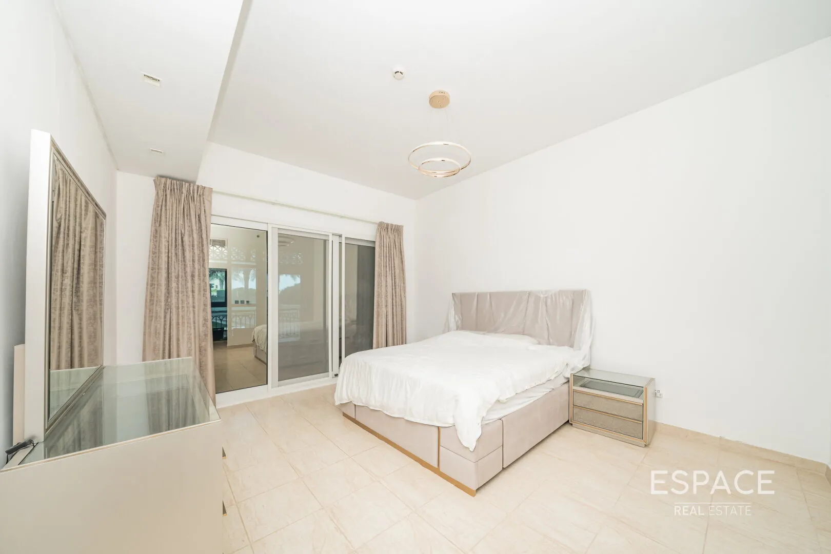 single static gallery