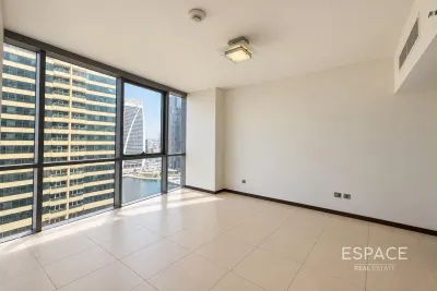 Indigo Tower, Jumeirah Lake Towers, Dubai - Espace