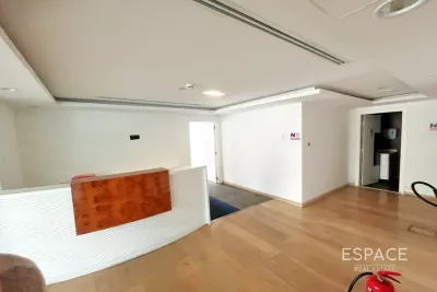 Jumeirah Business Centre 2, Jumeirah Lake Towers, Dubai - Espace