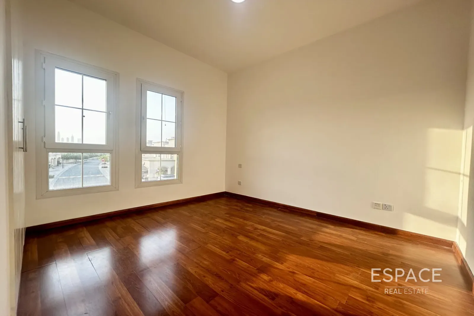 PropertiesGalleryCamera