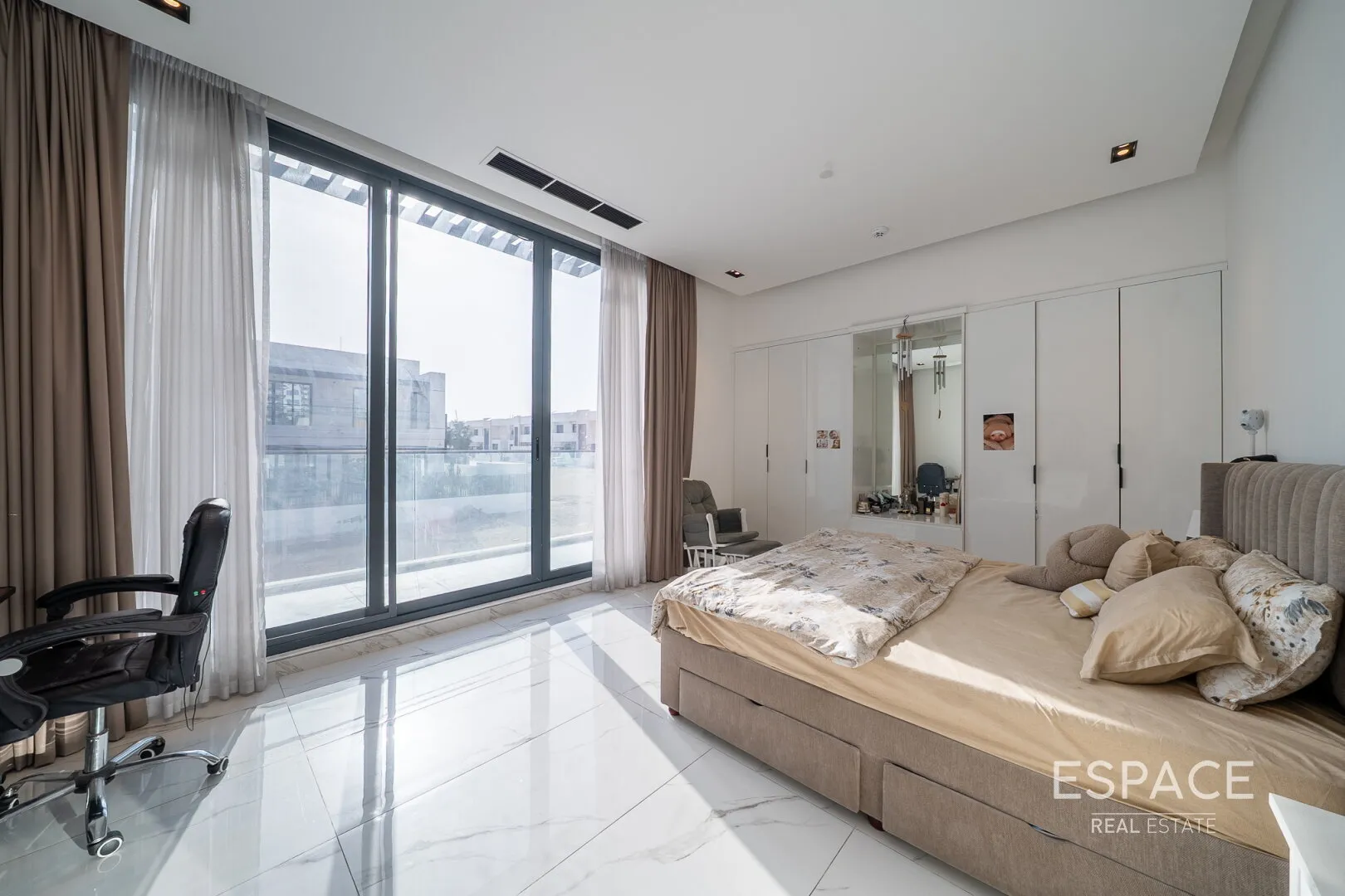 PropertiesGalleryCamera