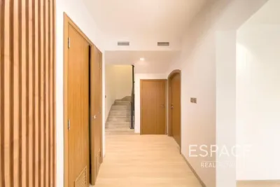 Ghadeer 2, Lakes, Dubai - Espace