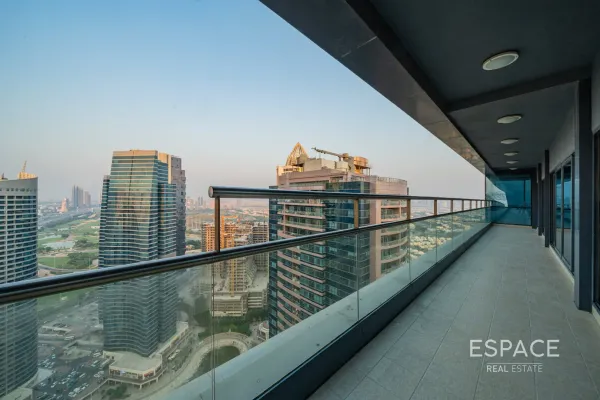 Goldcrest Views 1, Jumeirah Lake Towers, Dubai - Espace