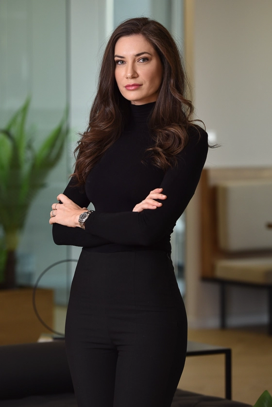 Adela Radulian, Platinum Agent - Espace